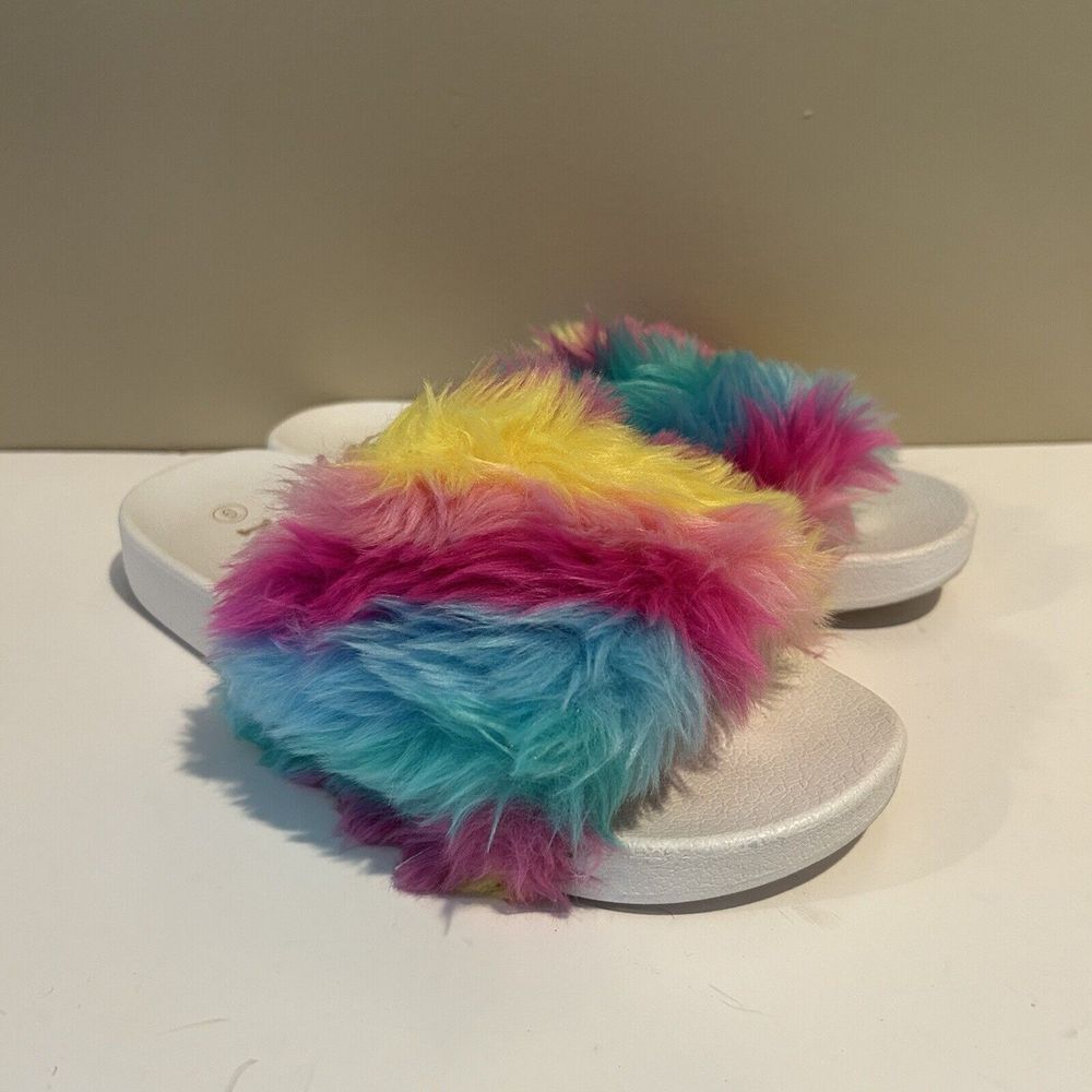 Mudd Rainbow Fuzzy Slippers Size 6